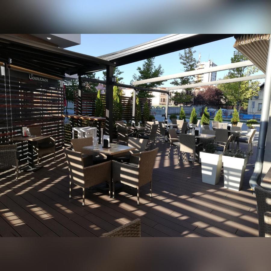 Ig Hotel Gornji Milanovac Exteriör bild